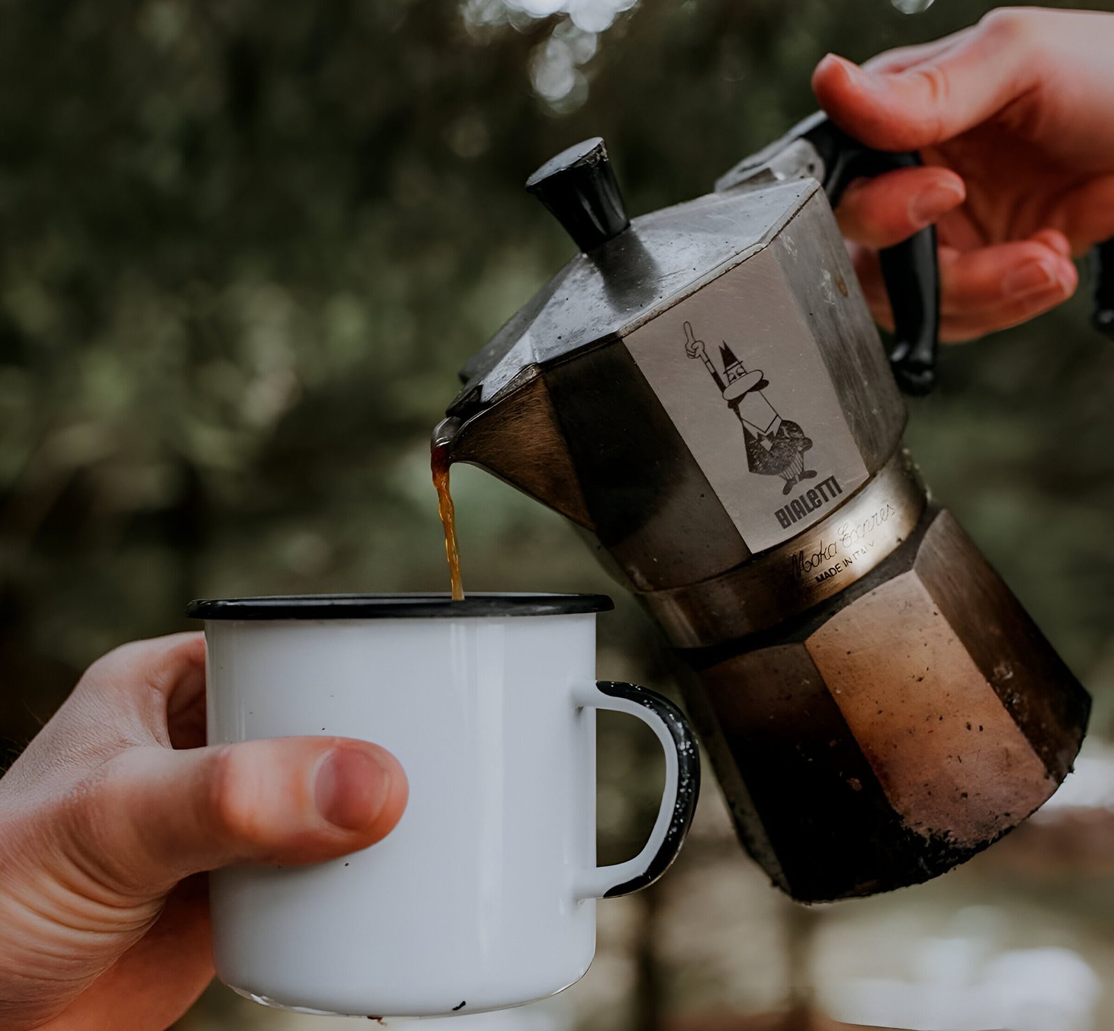 Cómo usar una cafetera italiana